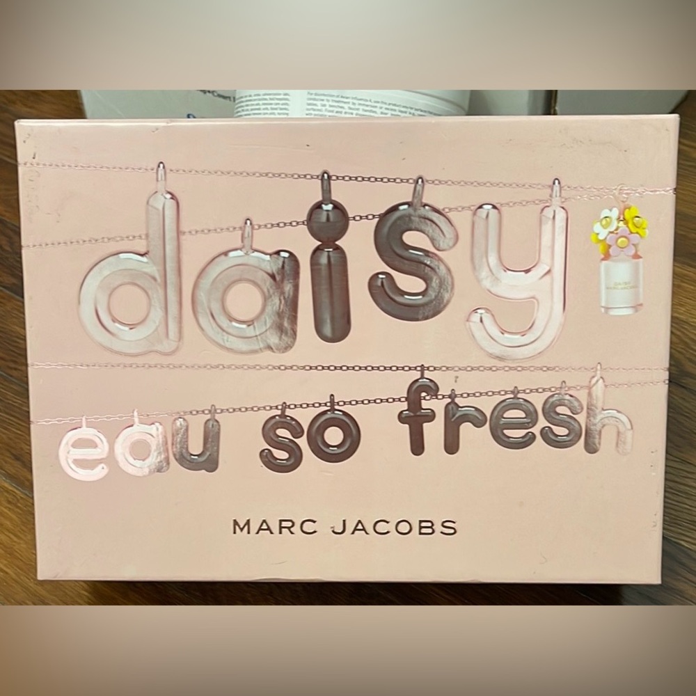 Marc Jacobs Daisy Eau So Fresh - Pink Edition